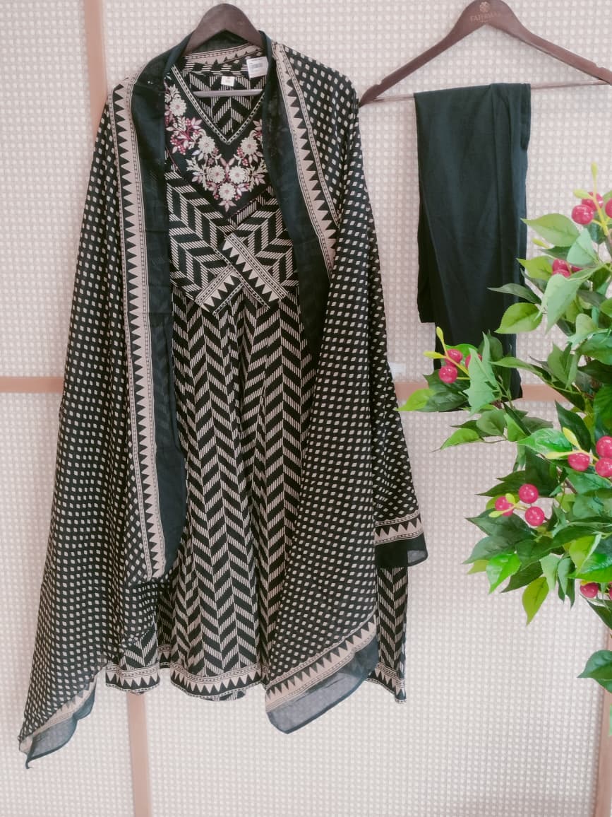 Party wear