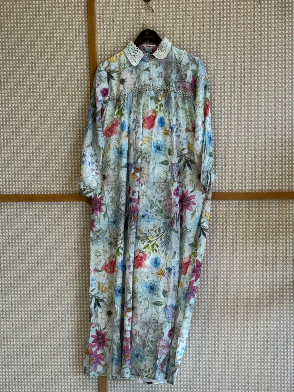 gown
