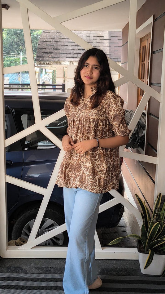 SHORT TOP