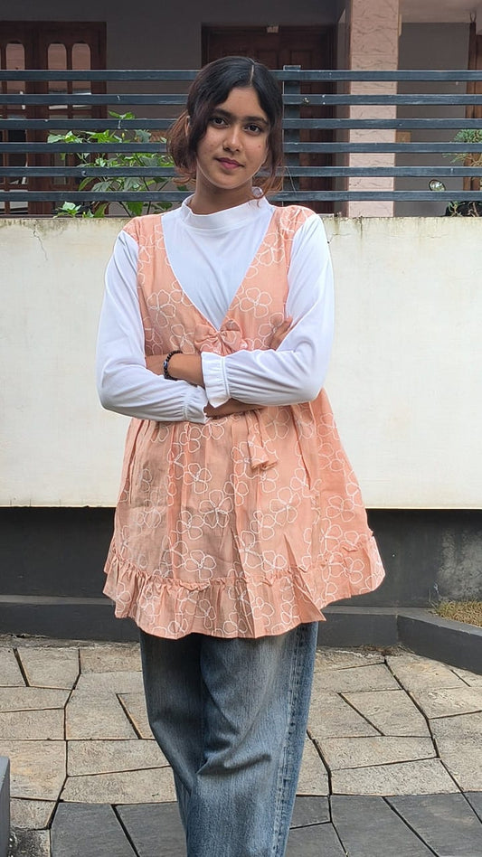 SHORT TOP