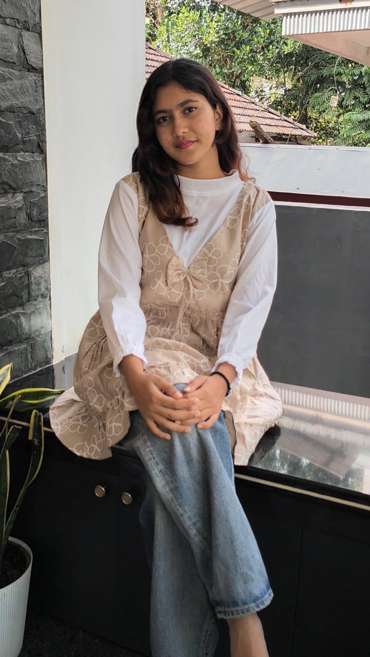 SHORT TOP