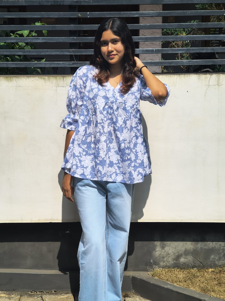 SHORT TOP